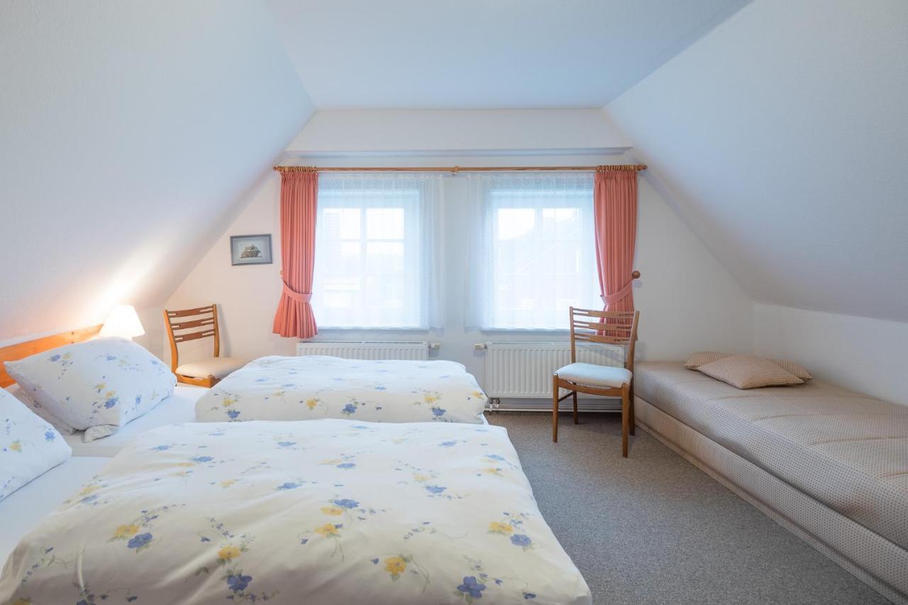 Direkt Am Deich - Ferienwohnung Amrum Im Gaestehaus Am Badedeich Dagebull Bagian luar foto